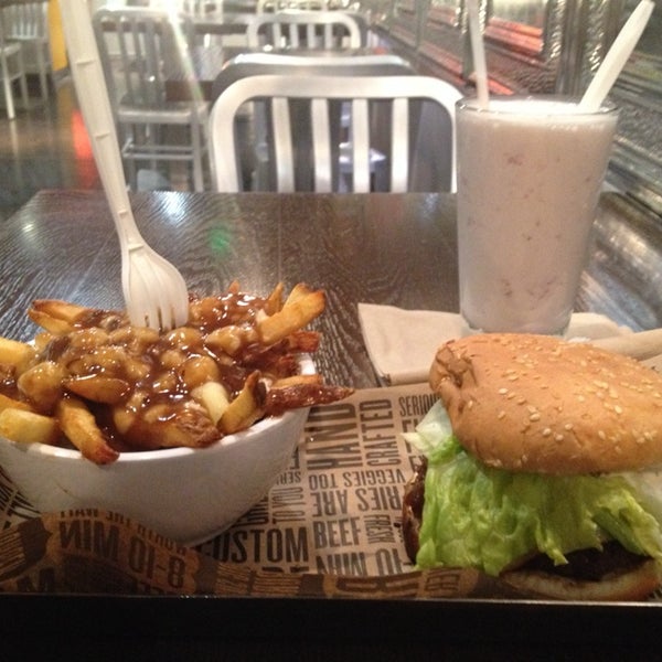 รูปภาพถ่ายที่ Big Smoke Burger โดย Tim C. เมื่อ 1/24/2014