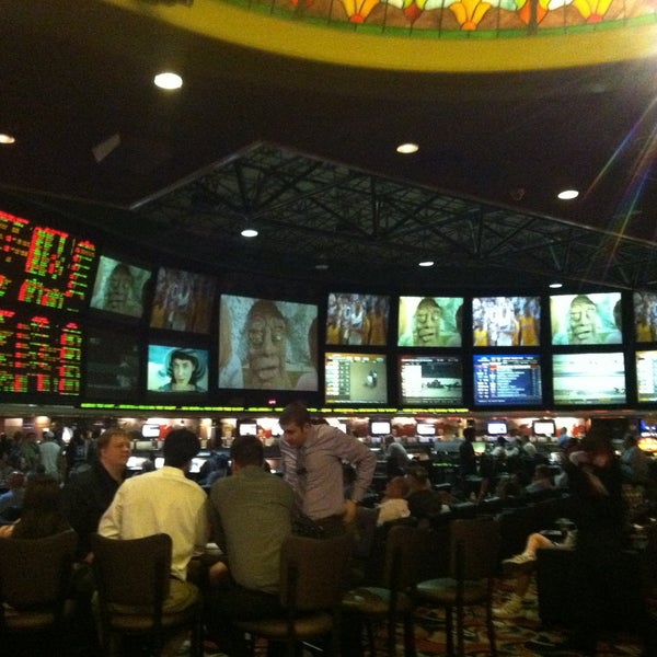6/4/2013 tarihinde Cesar H.ziyaretçi tarafından LVH - Las Vegas Hotel &amp; Casino'de çekilen fotoğraf
