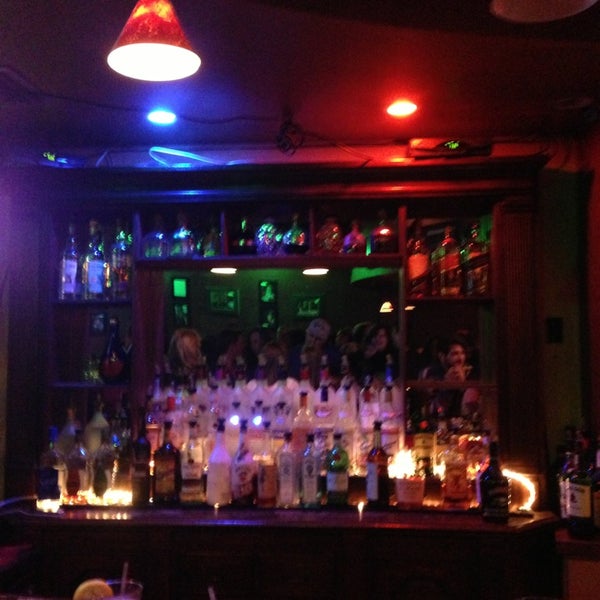 3/10/2013 tarihinde frostyziyaretçi tarafından Good Bar &amp; Grill'de çekilen fotoğraf