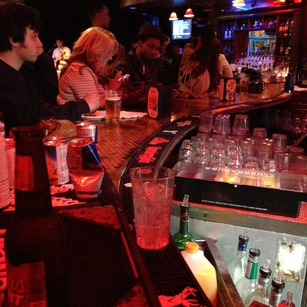 3/15/2013 tarihinde frostyziyaretçi tarafından Good Bar &amp; Grill'de çekilen fotoğraf