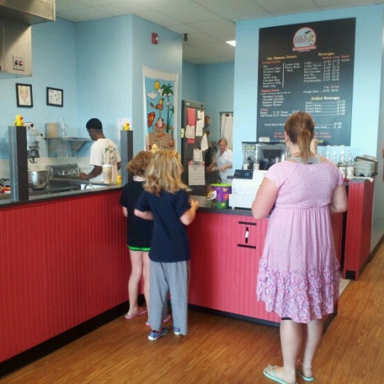 Photo taken at Duck Donuts by Rachel S. on 9/27/2012