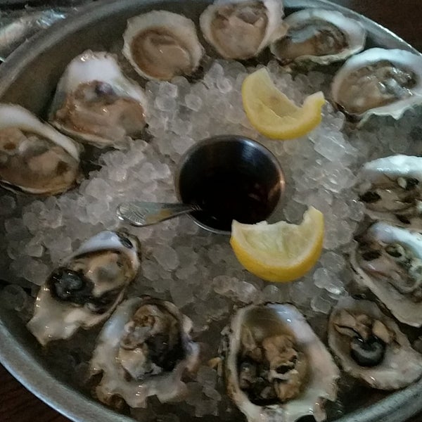 Slow service but great happy hour specials on oysters and drinks everyday.