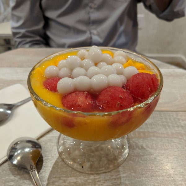 Foto scattata a Mango Mango Dessert da Kate F. il 7/29/2018