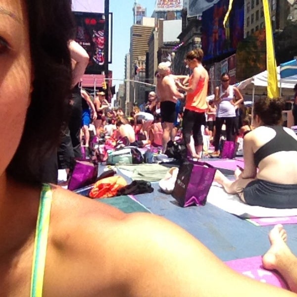 6/21/2013에 Cristina D.님이 Solstice In Times Square에서 찍은 사진