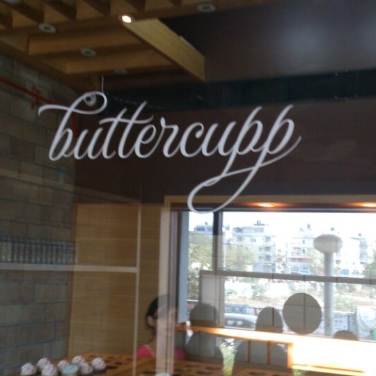 Das Foto wurde bei Buttercupp - A Cupcake Shoppe von Ankit S. am 2/26/2013 aufgenommen
