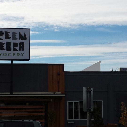 10/9/2013 tarihinde mediaChickziyaretçi tarafından Green Zebra Grocery'de çekilen fotoğraf