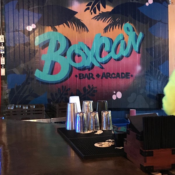 Foto tomada en Boxcar Bar + Arcade  por Sarah A. el 3/9/2019