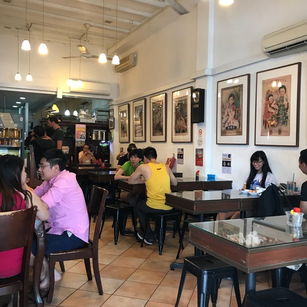 Foto diambil di Dong Po Colonial Cafe | 東坡茶室 oleh thalia k. pada 9/16/2018