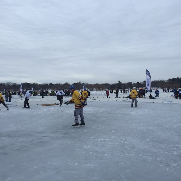 Foto tomada en U.S. Pond Hockey Championship  por Scott R. el 1/30/2016