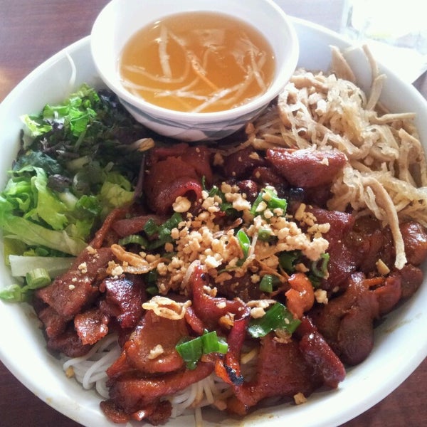 รูปภาพถ่ายที่ Pho Van Vietnamese Cuisine โดย D-ta L. เมื่อ 3/24/2013