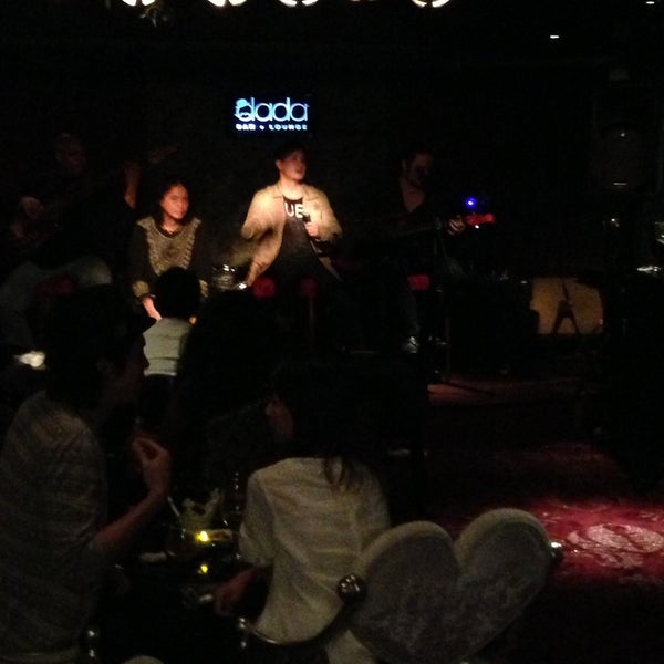 Photo prise au Dada Bar + Lounge par Riso le4/26/2013