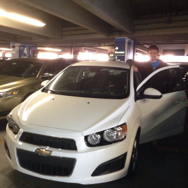 avis car rental boston street