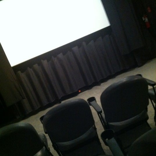Foto tirada no(a) West End Cinema por David E. em 11/7/2012