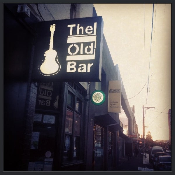 รูปภาพถ่ายที่ The Old Bar โดย Francesca T. เมื่อ 1/22/2013