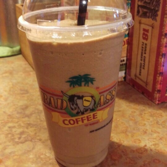 Foto tirada no(a) Bad Ass Coffee of Hawaii por Ryan T. em 7/18/2016