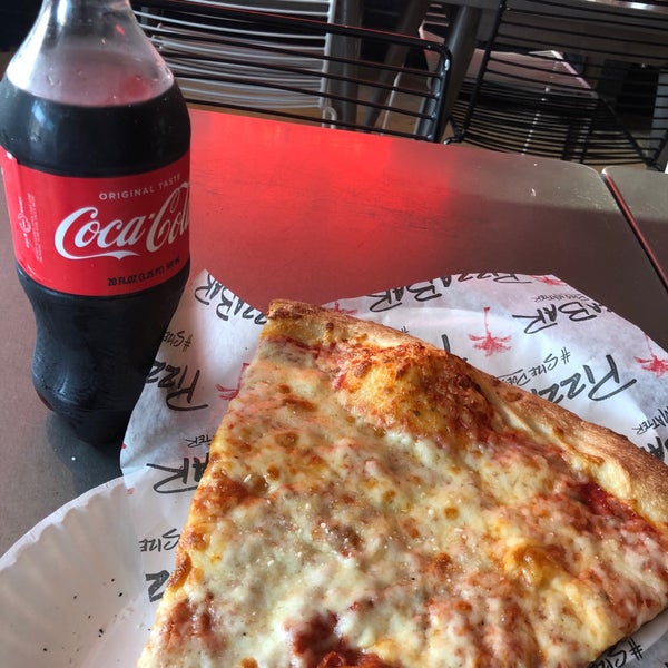 Photo taken at Pizza Bar South Beach by Ibrahim A. on 4/11/2019