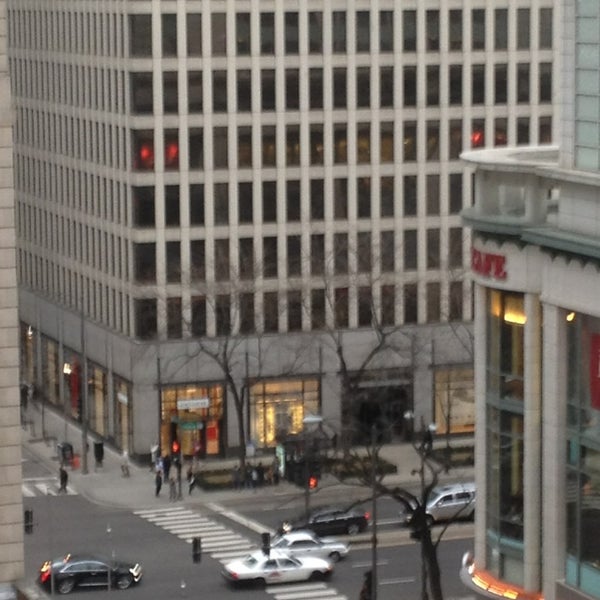 รูปภาพถ่ายที่ AC Hotel by Marriott Chicago Downtown โดย Greg C. เมื่อ 3/24/2013