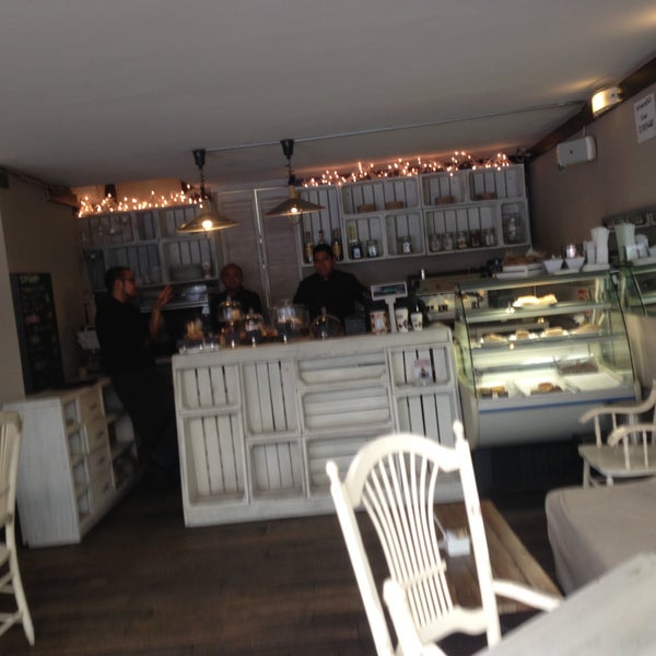 4/25/2013にRaquel M.がTerracotta Caféで撮った写真