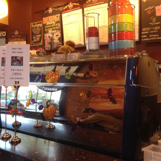 10/14/2012 tarihinde Alesia C.ziyaretçi tarafından Saxbys Coffee'de çekilen fotoğraf