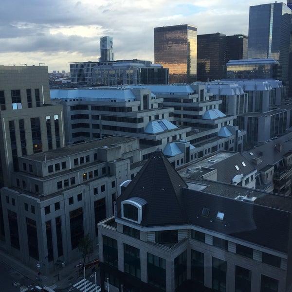 รูปภาพถ่ายที่ Thon Hotel Brussels City Centre โดย Bader A. เมื่อ 9/18/2015