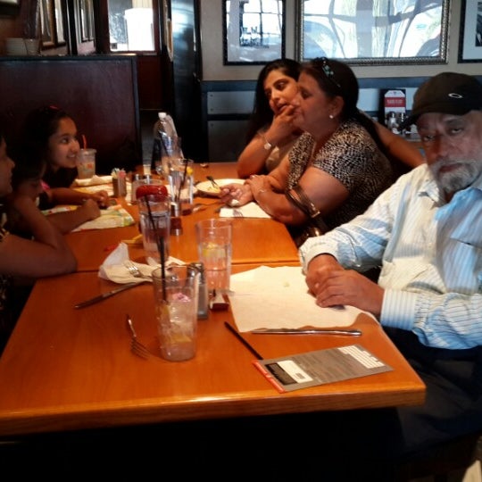 Photo taken at BJ&#39;s Restaurant &amp; Brewhouse by Mohit K. on 5/15/2014
