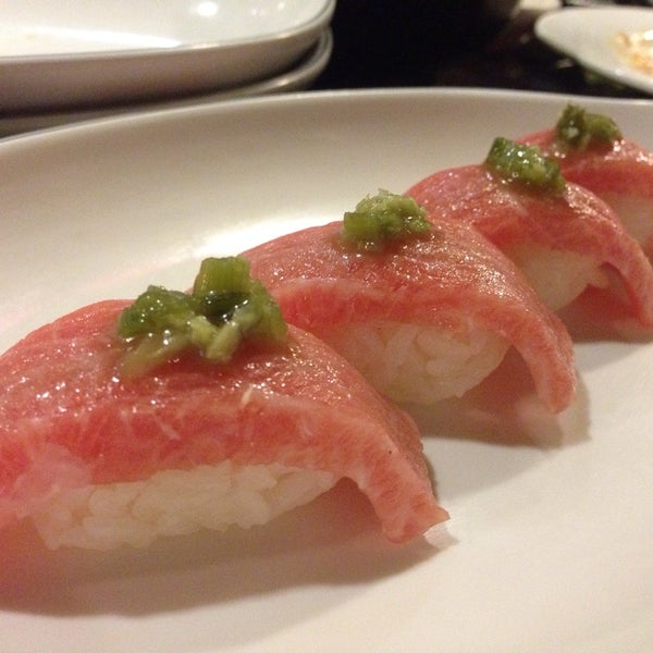 Снимок сделан в Nomura Sushi пользователем Beedle 6/24/2014