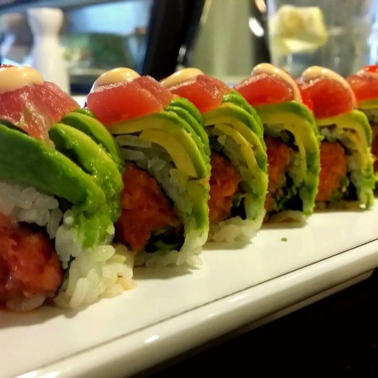 6/17/2014 tarihinde Beedleziyaretçi tarafından Nomura Sushi'de çekilen fotoğraf