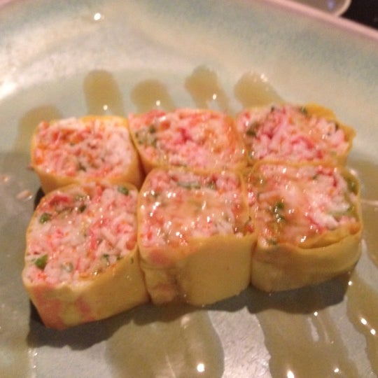 รูปภาพถ่ายที่ Tokyo Sushi Restaurant โดย Marian K. เมื่อ 11/10/2012