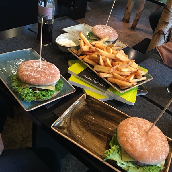 hans im gluck burgergrill mediapark im mediapark 1