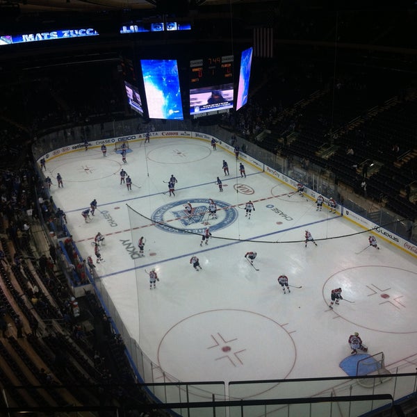 รูปภาพถ่ายที่ Madison Square Garden โดย Max P. เมื่อ 4/18/2013