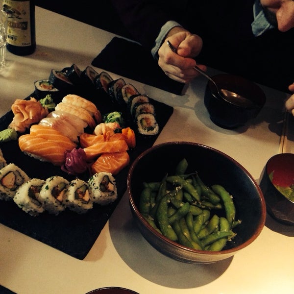 Foto diambil di Sushi&#39;N&#39;Roll oleh Camille M. pada 2/16/2014