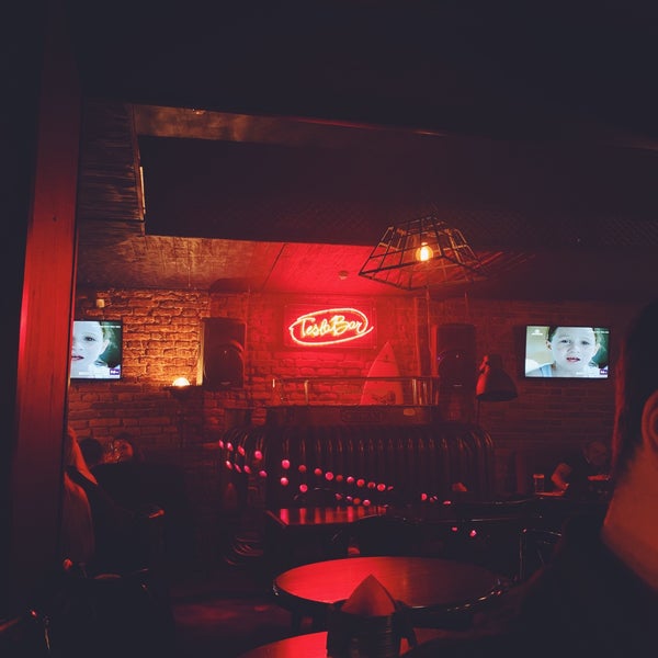 11/3/2018にЭлси S.がTesla Barで撮った写真