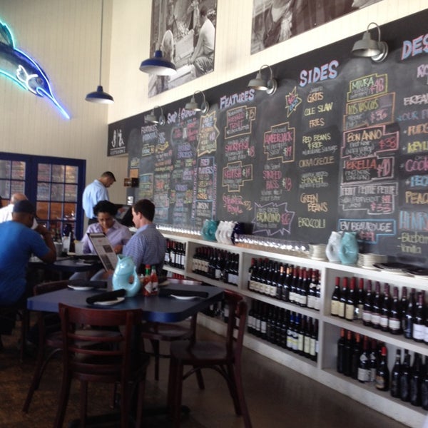 7/15/2014 tarihinde Michelleziyaretçi tarafından Amberjax Fish Market Grille at Trinity Groves'de çekilen fotoğraf