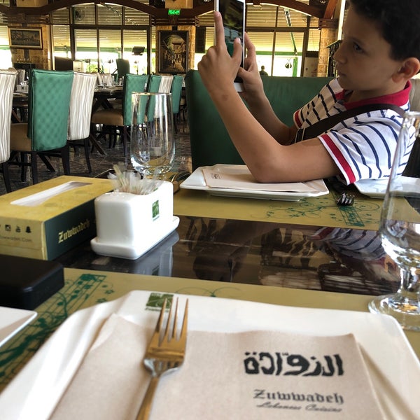 Foto tirada no(a) Zuwwadeh Restaurant por нαм∂αи ♎️ em 8/11/2019