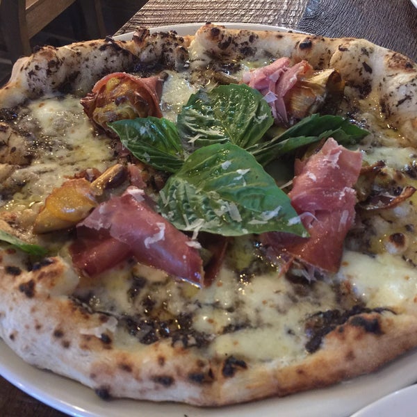 Photo taken at La Leggenda Pizzeria by bOn on 7/17/2018