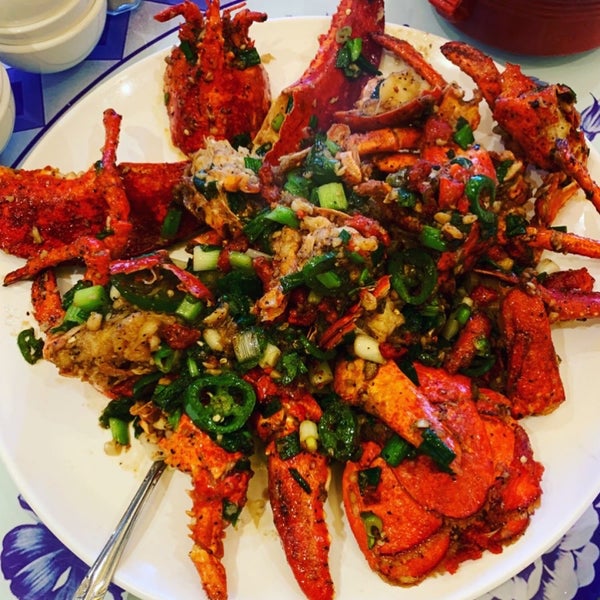 Das Foto wurde bei Newport Tan Cang Seafood Restaurant von bOn am 3/9/2020 aufgenommen