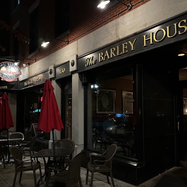 รูปภาพถ่ายที่ The Barley House Restaurant &amp; Tavern โดย Chuck S. เมื่อ 10/6/2023