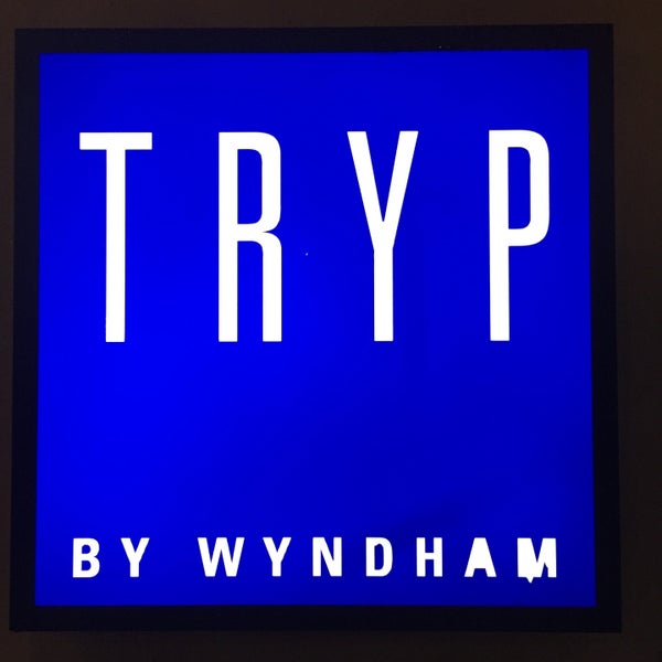 Foto tirada no(a) TRYP By Wyndham Times Square South por Chuck S. em 2/28/2016
