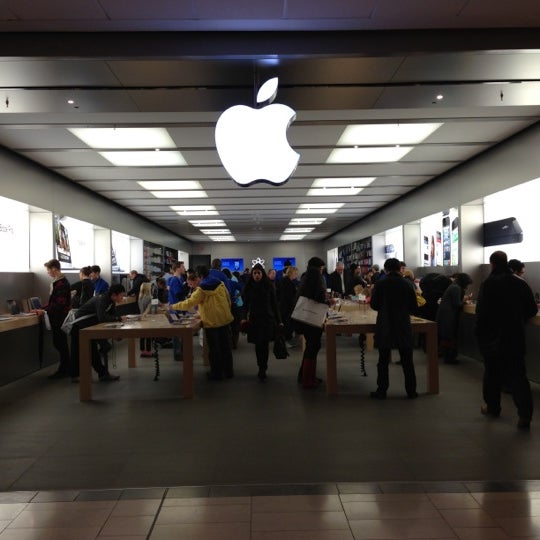 Apple Pacific Centre Electronics Store in Vancouver