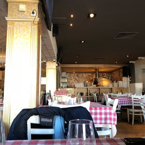 1/30/2018 tarihinde Alex G.ziyaretçi tarafından Pizza Restaurant Perfetto'de çekilen fotoğraf