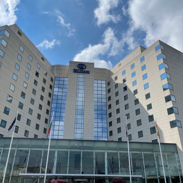 รูปภาพถ่ายที่ Hilton Sofia โดย Alex G. เมื่อ 7/2/2021