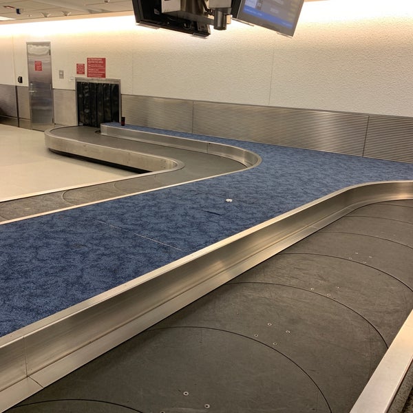 American Airlines Baggage Service Desk 