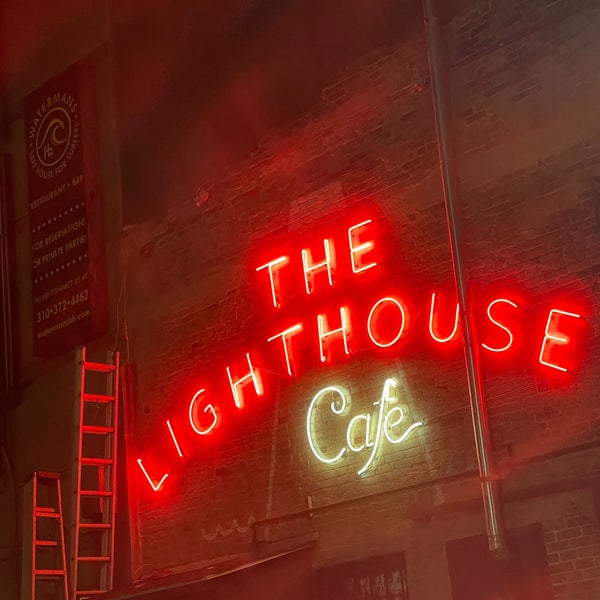 รูปภาพถ่ายที่ The Lighthouse Café โดย Rose P. เมื่อ 12/6/2023