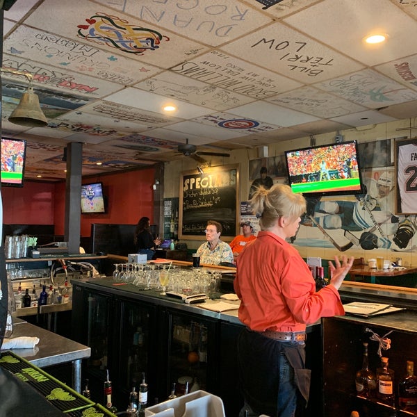 Foto diambil di Grunions Sports Bar &amp; Grill oleh Rose P. pada 10/7/2019