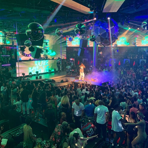 รูปภาพถ่ายที่ Drai&#39;s Nightclub โดย Rose P. เมื่อ 7/6/2019