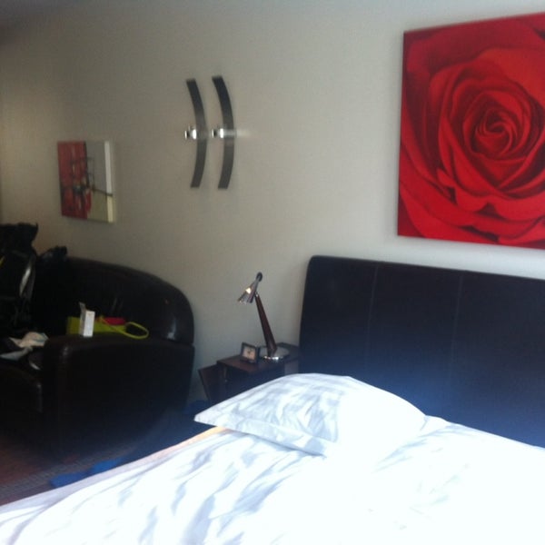Снимок сделан в Room With A View Luxury Apartment Hotel пользователем Полиночка 6/7/2014
