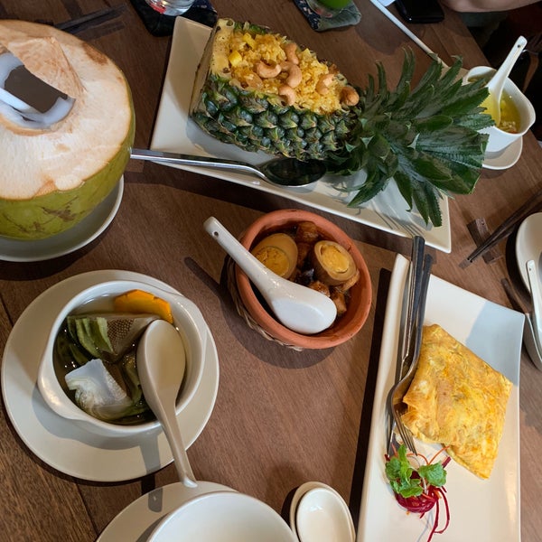 Das Foto wurde bei Hum Vegetarian, Café &amp; Restaurant von Michelle W. am 5/23/2019 aufgenommen