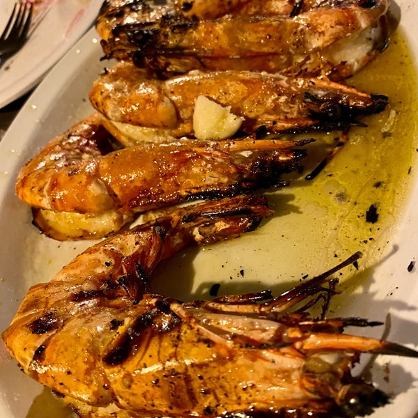 Foto scattata a Astoria Seafood da Jenny L. il 10/31/2022