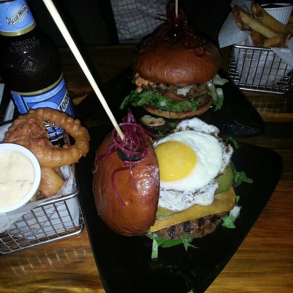 Foto tirada no(a) Smokey Burger Organic por Pamela E. em 10/10/2013