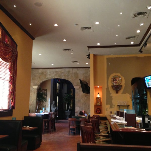Foto diambil di Abuelo&#39;s Mexican Restaurant oleh Clayton L. pada 4/17/2013